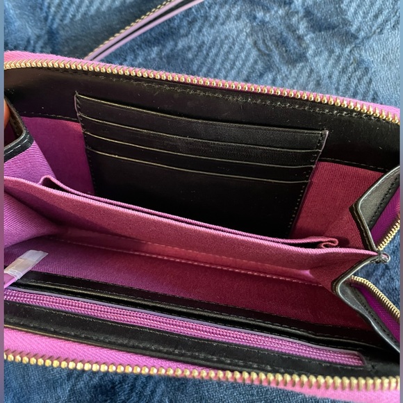 NWOT Dooney & Bourke It’s a Small World Wallet Wristlet - Picture 4 of 5